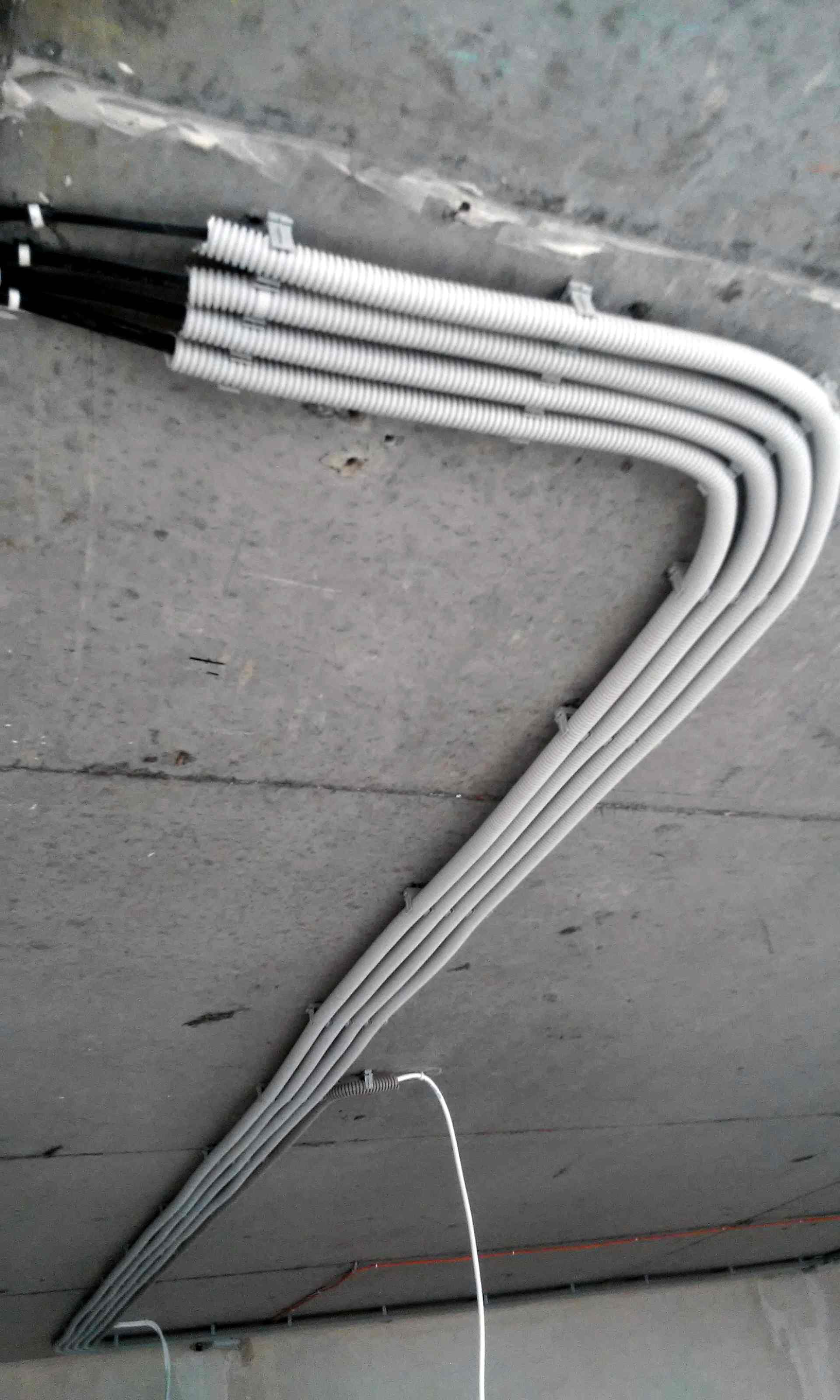 Сколько кабелей в гофре